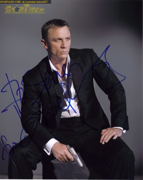 Daniel Craig Autograph Collection Entry At Startiger